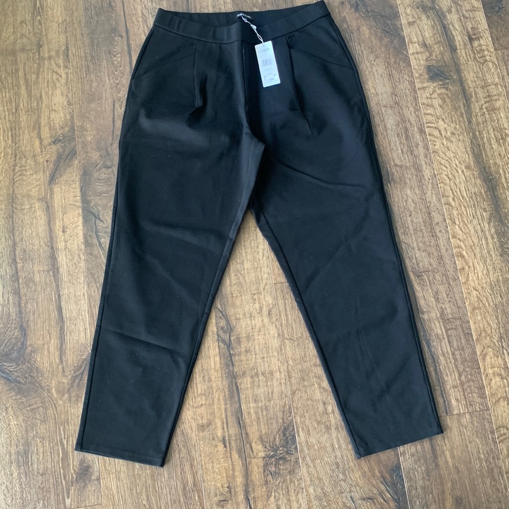 NWT Eileen Fisher Tapered Ankle Pant in Black